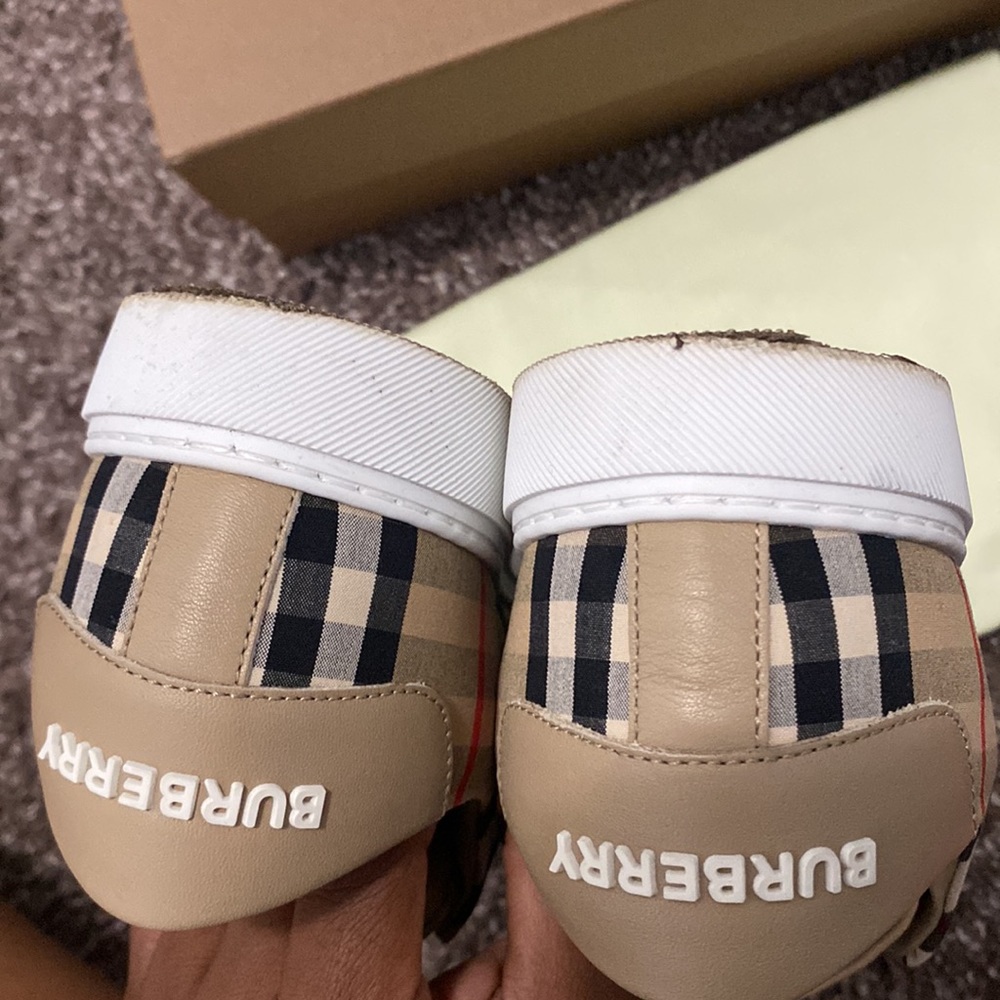 Authentic Burberry shoes - Picture 7 of 11